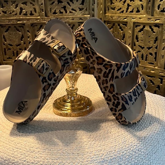 Mia worn only once size 9 leopard print - Picture 1 of 3